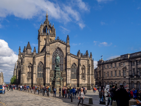 EDINBURGH, SCOTLAND - JULY 26: Looking down the Royal Mile in the Old Town towards St. Giles Cathedral on July 26, 2017 in Edinburgh Scotland. St. Giles is the main Kirk of Scotland.のeditorial素材