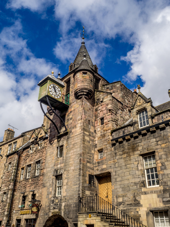 EDINBURGH, SCOTLAND - JULY 28: The Tolbooth Tavern on the Royal Mile on July 28, 2017 in Edinburgh, Scotland. The Royal Mile has many historic pubs.のeditorial素材
