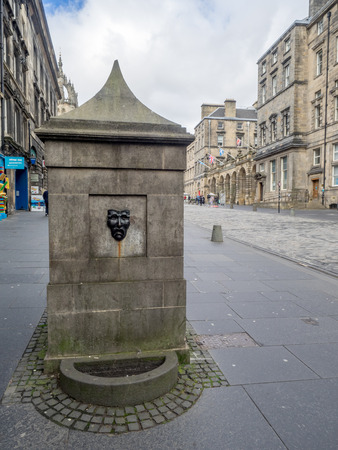 EDINBURGH, SCOTLAND - JULY 29: Ancient fountainl on the Royal Mile on July 29, 2017 in Edinburgh, Scotland. The Royal Mile is a popular tourist attraction in Edinburgh.のeditorial素材