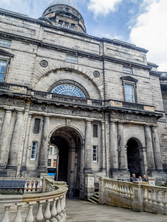EDINBURGH, SCOTLAND - JULY 30: Interior courtyard of buildings of the University of Edinburgh on July 30 2017 in Edinburgh, Scotland. It is a respected educational institution in Scotland.のeditorial素材