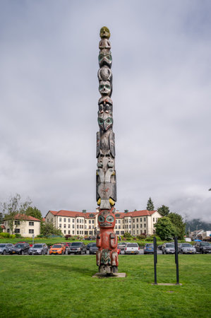 Sitka, Alaska - July 26, 2022: Detail of totem pole in Sitka, Alaska.のeditorial素材