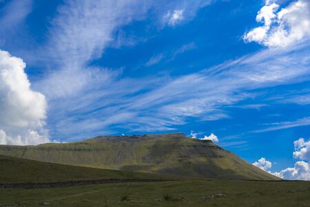 lngleborough under Blue Skies, Yorkshire Dalesの写真素材