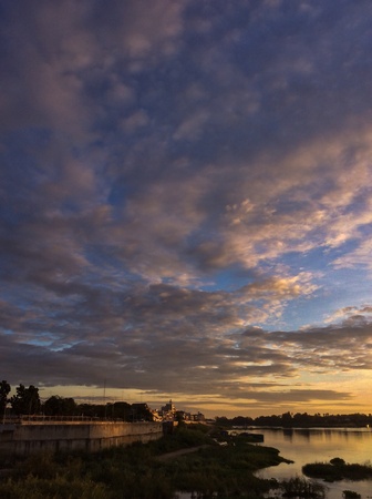 Sunrise at the flood wallの素材