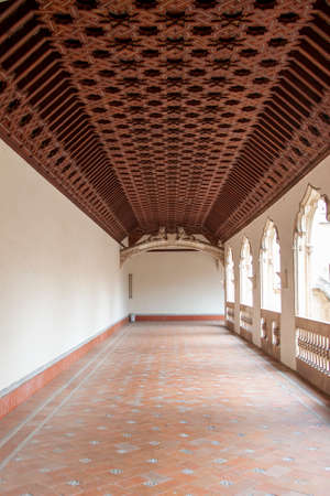 Toledo, Spain. August, 2020. A family wearing face mask to avoid Covid-19 takes photos and stares fixedly at the cloister of the Monastery of San Juan de los Reyes in old town Toledo.のeditorial素材