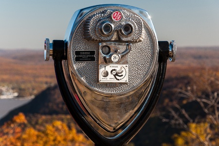  binocular viewer looking out over mountainsのeditorial素材