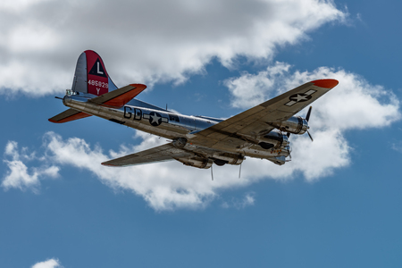 READING, PA - JUNE 3, 2017: Boening
B-17G Flying Fortress
'Yankee Lady' in flight during World War II reenactment at Mid-Atlantic Air Museumのeditorial素材