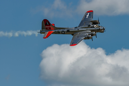 READING, PA - JUNE 3, 2017: Boening
B-17G Flying Fortress
'Yankee Lady' in flight during World War II reenactment at Mid-Atlantic Air Museumのeditorial素材