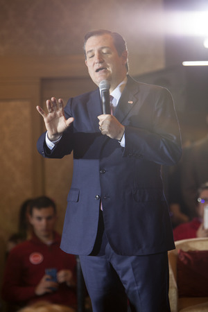 MADISON, WI/USA - March 30, 2016: Republican presidential candidate Ted Cruz speaks to a group of supporters during a rally before the Wisconsin presidential primary in Madison, Wisconsin.のeditorial素材