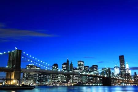 Brooklyn Bridge and Manhattan Skyline At Night, New York City の写真素材