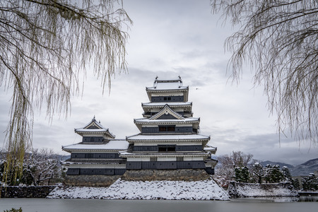 Matsumoto Castle, also known as the "Crow Castle" is a Japanese National Treasure. Matsumoto Castle is a flatland castle built in 1593, it is one of the few remaining original castles in Japanのeditorial素材