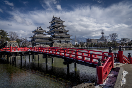 Matsumoto Castle, also known as the "Crow Castle" is a Japanese National Treasure. Matsumoto Castle is a flatland castle built in 1593, it is one of the few remaining original castles in Japanのeditorial素材