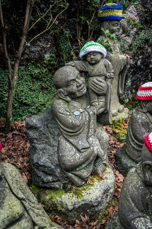 Five hundred rakan statues Nyorai's disciples line the stairs of Dasiho-in temple on Miyajima. Statues of guardian deity of children.のeditorial素材