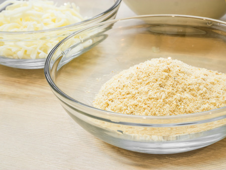 bread flour in a bowl glassの写真素材