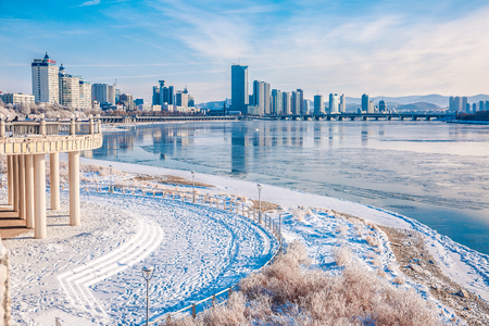 View of urban city in winterのeditorial素材