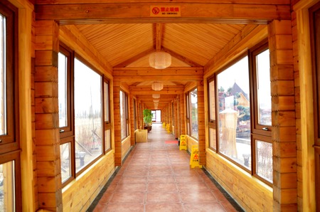 Wooden corridor with plantsのeditorial素材