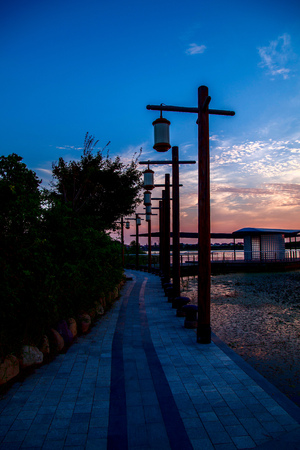 Lakeside pathway in the sunsetの写真素材