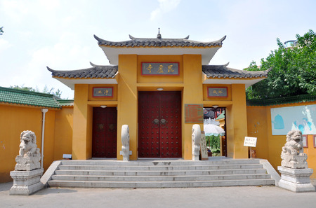 Pilu (Vairocana) Temple in downtown Nanjing, Jiangsu Province, China. Pilu Temple was built in 1522 AD, and is one of the most antique temples in Nanjing.の写真素材