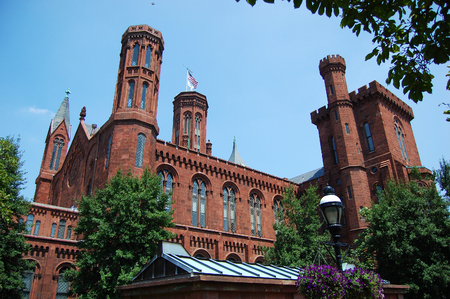 The Victorian facade of the Smithsonian Castle in Washington, District of Columbia, USA.のeditorial素材