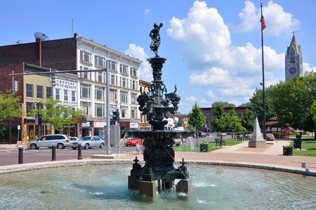 Historic fountain in Public Square in downtown Watertown, Upstate New York, USA.のeditorial素材