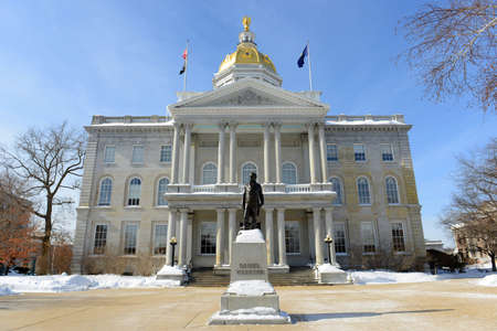New Hampshire State House in winter, Concord, New Hampshire, USA. New Hampshire State House is the nation's oldest state house, built in 1816 - 1819.のeditorial素材
