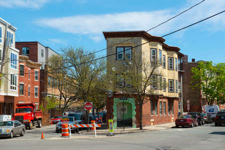 Historic buildings at the corner of Pearl Street and Park Street in City of Chelsea, Massachusetts MA, USA.のeditorial素材