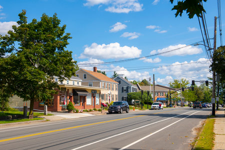 Great Road in Historic District in town center of Bedford, Massachusetts MA, USA.のeditorial素材