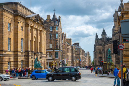 Antique taxi on Lawnmarket on Royal Mile in Old Town Edinburgh, Scotland, UK. Old town Edinburgh is a UNESCO World Heritage Site since 1995.のeditorial素材
