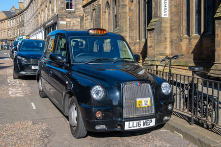 Hackney carriage antique black taxi cab on Royal Mile in Old Town Edinburgh, Scotland, UK.の写真素材