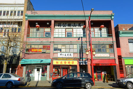 Historic commercial buildings on E Pender Street in historic Chinatown in city of Vancouver, British Columbia BC, Canada.のeditorial素材