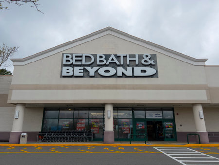 Bed Bath and Beyond store facade with store close clearance sign, city of Nashua, New Hampshire NH, USA.のeditorial素材