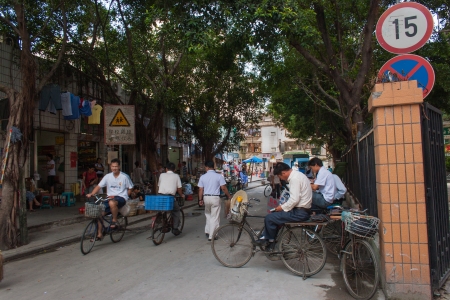 SHENZHEN, CHINA -  SEPTEMBER 5  The activity of Chinese people in morning market on September 5, 2009 in Shenzhen, China のeditorial素材