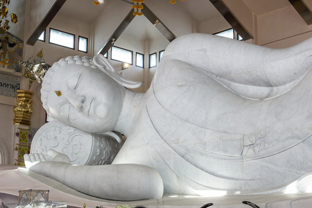 Wat paphukon,biggest white marble nirvana buddhaat on April 14,2015 Wat Pa Phu Kon, Udon Thani ,Thailand.のeditorial素材