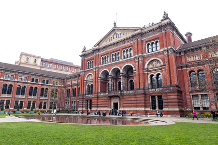 London, UK â April 2018: The John Madejski Garden at internal courtyard of Victoria and Albert Museum, world's largest museum of decorative arts and design founded in 1852のeditorial素材
