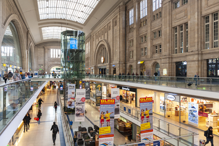 Leipzig, Germany - October 2018: Interior of Leipzig Hauptbahnhof, central railway terminal station in downtown Leipzig city and Promenaden Hauptbahnhof, large shopping mall operated by Deutsche Bahn AG, a German railway companyのeditorial素材