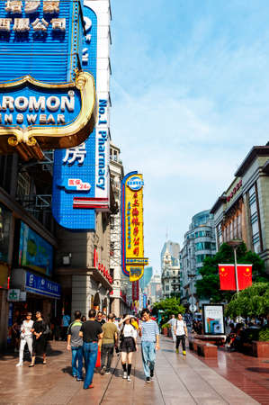 Shanghai, China - September 2019: People on walk street paralleled both sides by commercial buildings located on the eastern part of Nanjing Road, the busiest shopping street in downtown business centre of Shanghai city, Chinaのeditorial素材