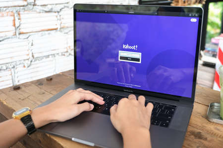 Chiangmai, Thailand - JUNE 06, 2021:person using Laptop computer displaying logo of Kahoot, a game-based learning platform.のeditorial素材