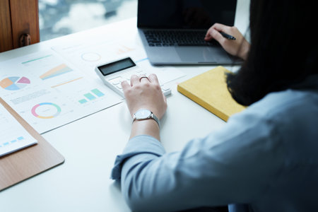 Accountants, Asian auditors are using calculators and computers to review annual tax budgets to submit information to the IRSの写真素材
