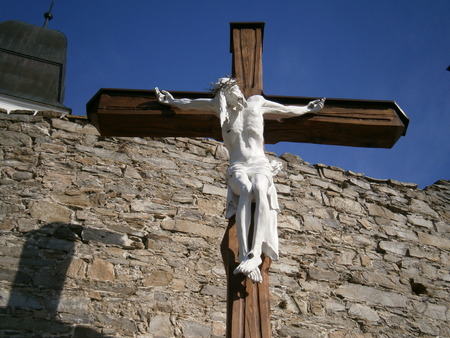 Statue of Jesus on the cross, detail, design beautiful statues and wall behind herの写真素材