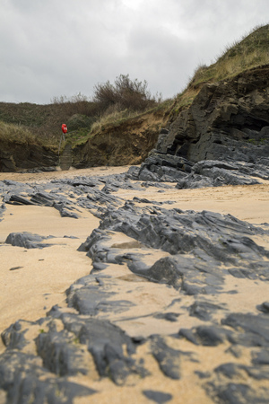 Rocks on a sandy Cornish beachの写真素材