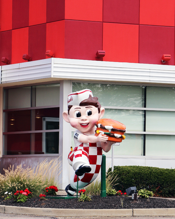 CINCINNATI, OHIO-DECEMBER 26, 2017:  Frisch's Big Boy is a midwestern chain of casual restaurants featuring the original Big Boy hamburger.のeditorial素材