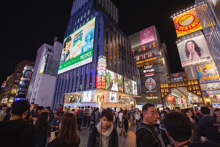 osaka,japan - oct,17,2018:shinsaibashi shopping street is the famous place in osaka japan.のeditorial素材