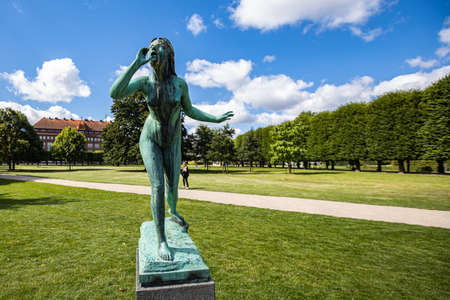 Yelling woman statueの写真素材