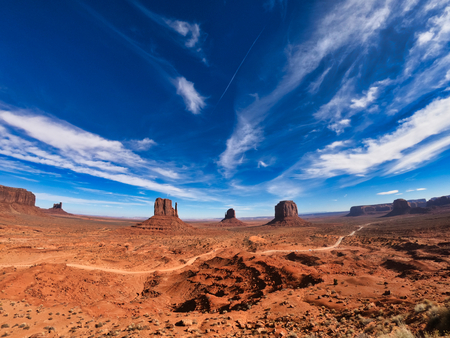 great views of western united estates, brown and red rocks colors with blue sky and river. grand canyon, horse shoe, yosemite.の写真素材