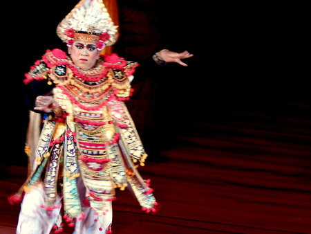 Single performance of Balinese dancerのeditorial素材