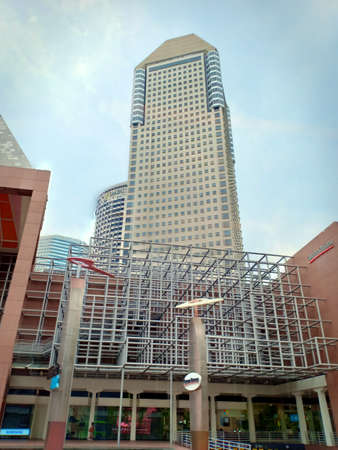 Singapore, October 10th 2018. Iron bars structure at entrance of Millenia walk mall in Singapore on sunny day. Blue sky and high building as background.のeditorial素材