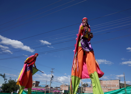 5TH JANUARY 2015, CHICHAGUÃ, COLOMBIA - people in traditional costume taking part in the celebrations at the Carnival de Blancos y Negros (Blacks and White Carnival) in ChichaguÃ­ near Pasto in Colombiaのeditorial素材