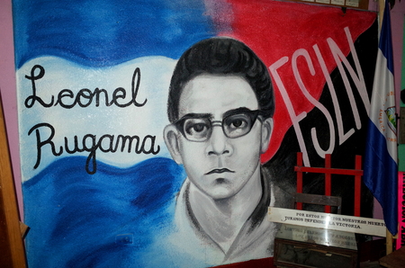 25TH AUGUST 2014, ESTELI, NICARAGUA - A Sandinista mural of Leonel Gugama in Esteli showing the strong socialist history of the townのeditorial素材