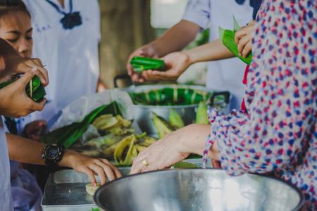 KANCHANABURI THAILAND - FEBRUARY 22 : Unidentified students
learn to make bananas with sticky rice on february 20,2018 at Wat Krang Thong School in Kanchanaburi, Thailandのeditorial素材