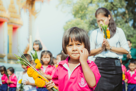 KANCHANABURI THAILAND - FEBRUARY 28 : Teachers and students of Wat Krang Thong School to make merit and candle light on Makha Bucha Day on february 28,2018 at Wat Krang Thong in Kanchanaburi, Thailandのeditorial素材