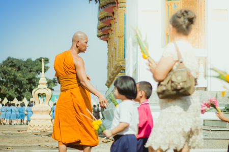 KANCHANABURI THAILAND - FEBRUARY 28 : Teachers and students of Wat Krang Thong School to make merit and candle light on Makha Bucha Day on february 28,2018 at Wat Krang Thong in Kanchanaburi, Thailandのeditorial素材